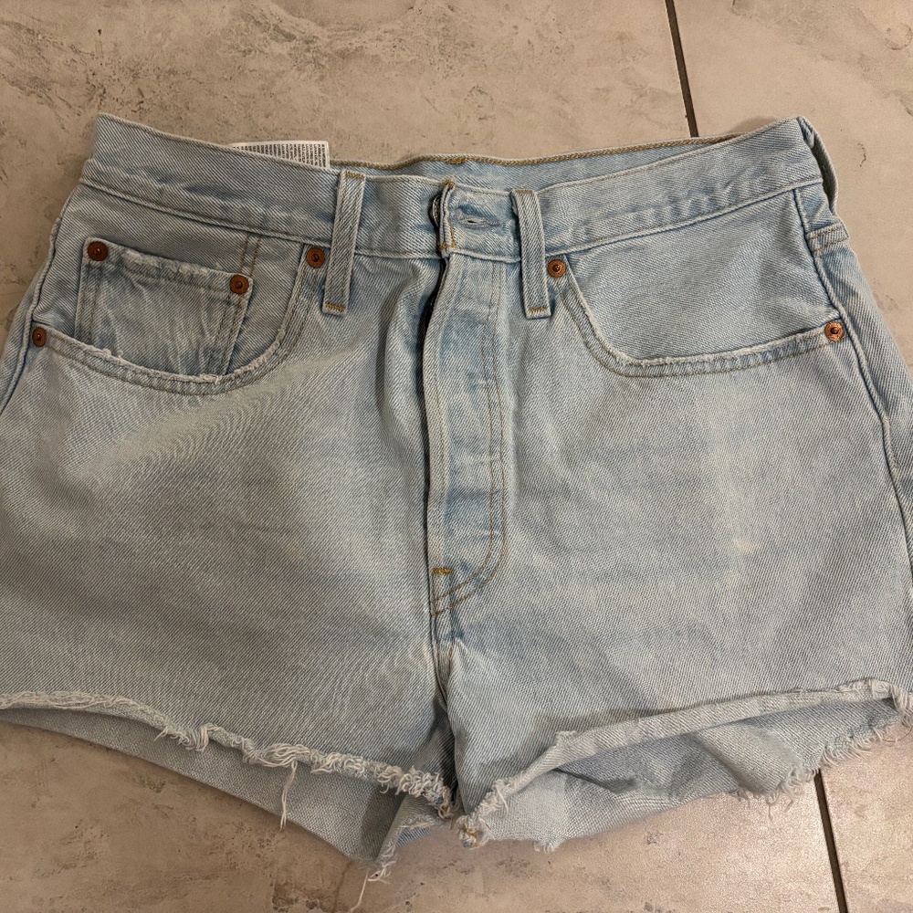Levi’s shorts size 30 light wash